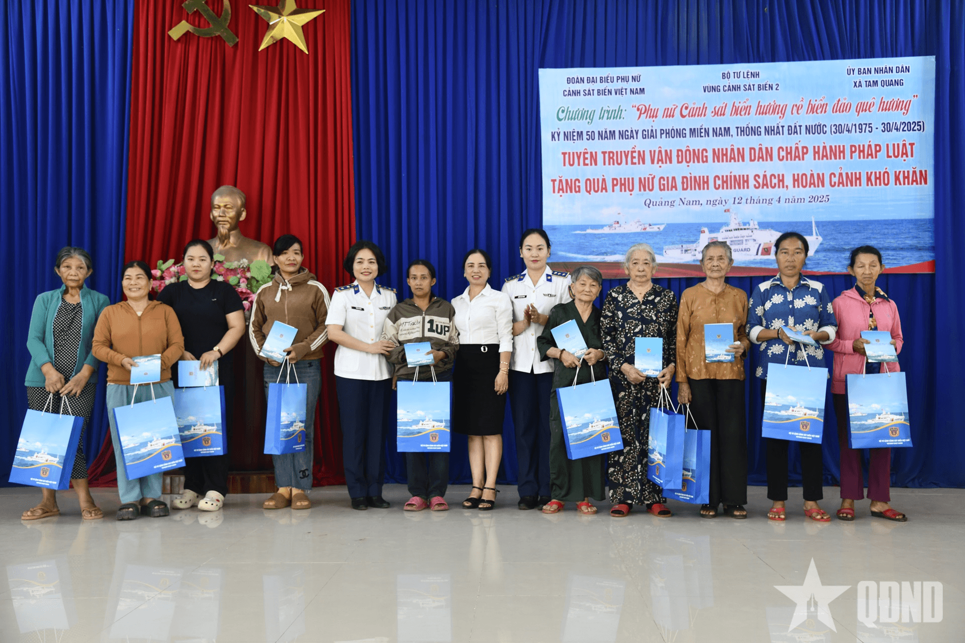 Phụ nữ Cảnh sát biển Việt Nam tổ chức hoạt động “Về nguồn” tại Quảng Nam