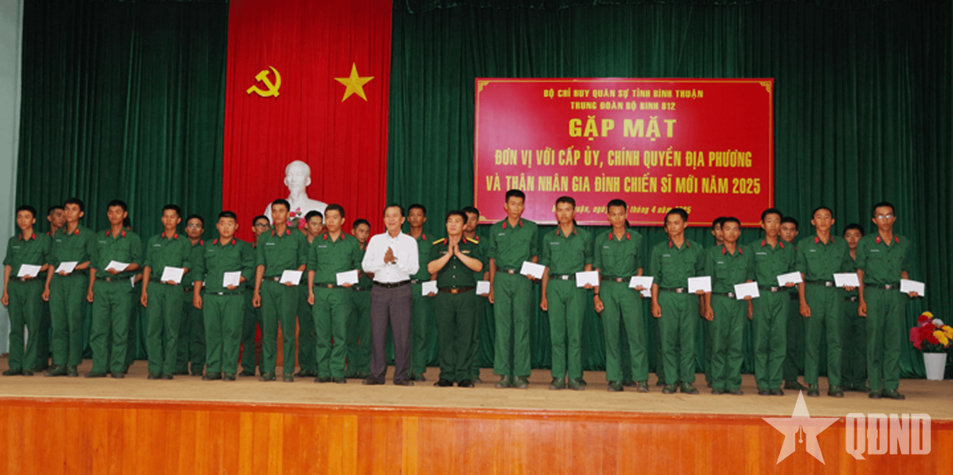 Trung đoàn Bộ binh 812 gặp mặt cấp ủy, chính quyền địa phương, gia đình chiến sĩ mới