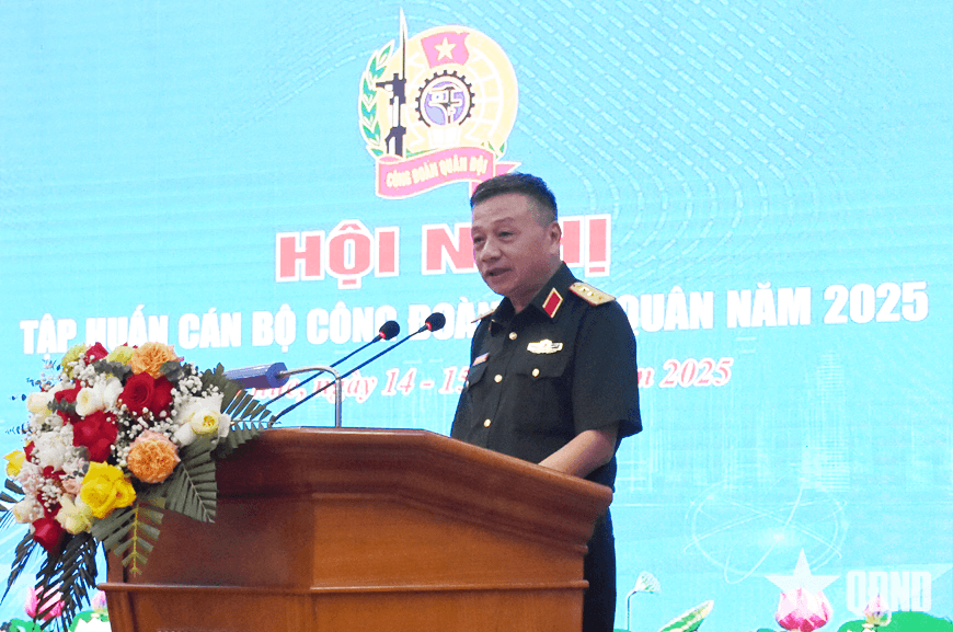 Thượng tướng Lê Quang Minh dự, chỉ đạo Hội nghị tập huấn cán bộ công đoàn toàn quân