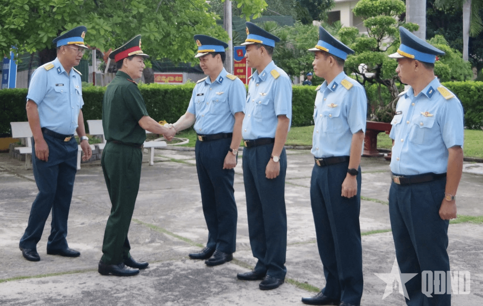 Đoàn công tác Bộ Tổng Tham mưu Quân đội nhân dân Việt Nam làm việc tại Trường Sĩ quan Không quân