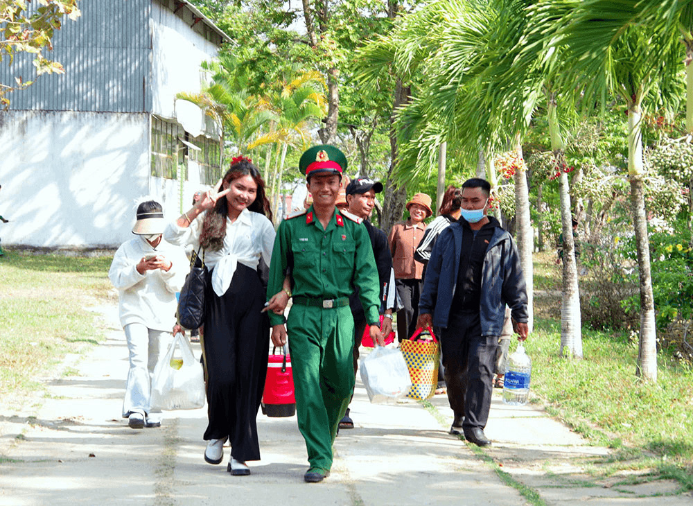 Gắn kết hậu phương, tạo niềm tin cho chiến sĩ