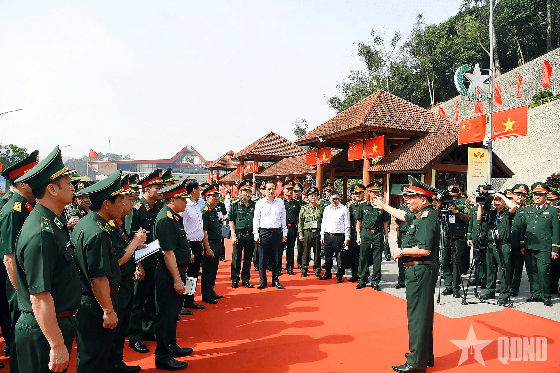 Tổng duyệt Chương trình Giao lưu hữu nghị quốc phòng biên giới Việt Nam - Trung Quốc lần thứ 9