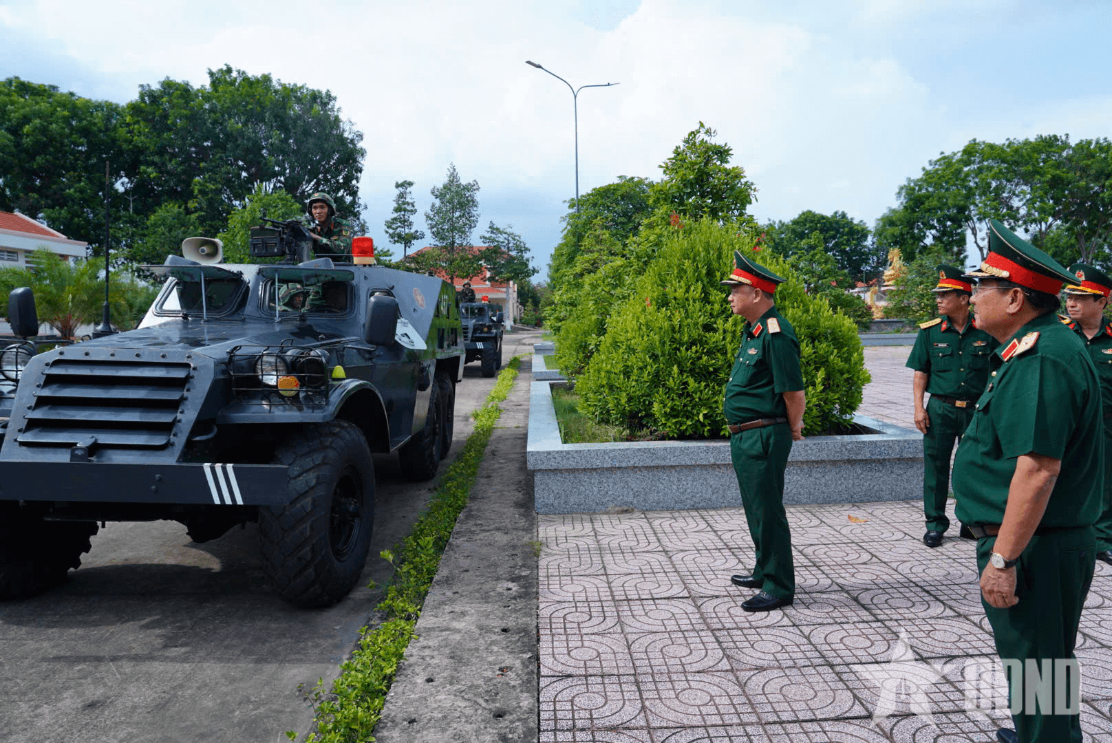Đoàn công tác Bộ Quốc phòng kiểm tra sẵn sàng chiến đấu tại Vĩnh Long