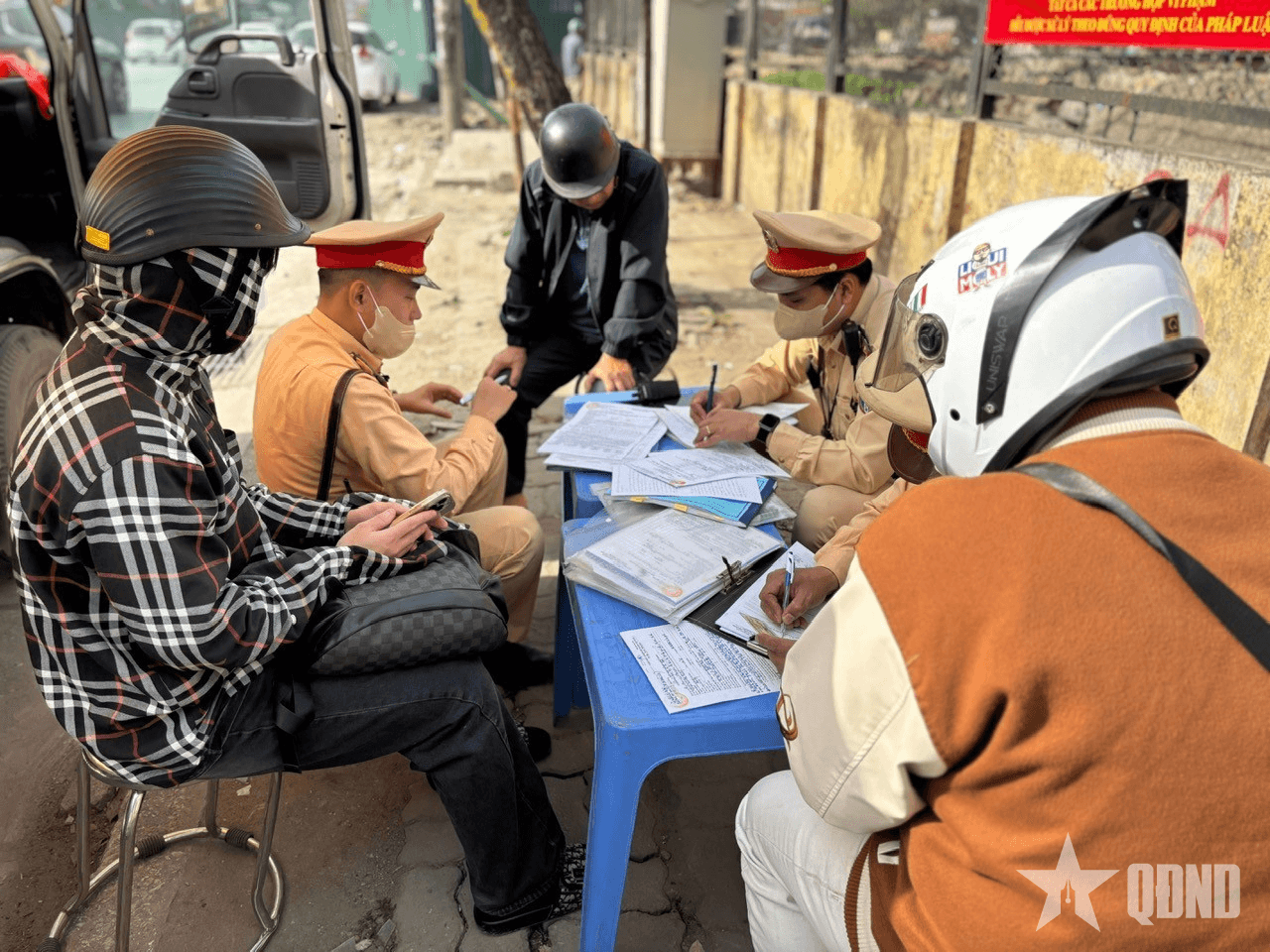 Hà Nội: Cảnh sát giao thông quyết liệt xử lý vi phạm trật tự, an toàn giao thông