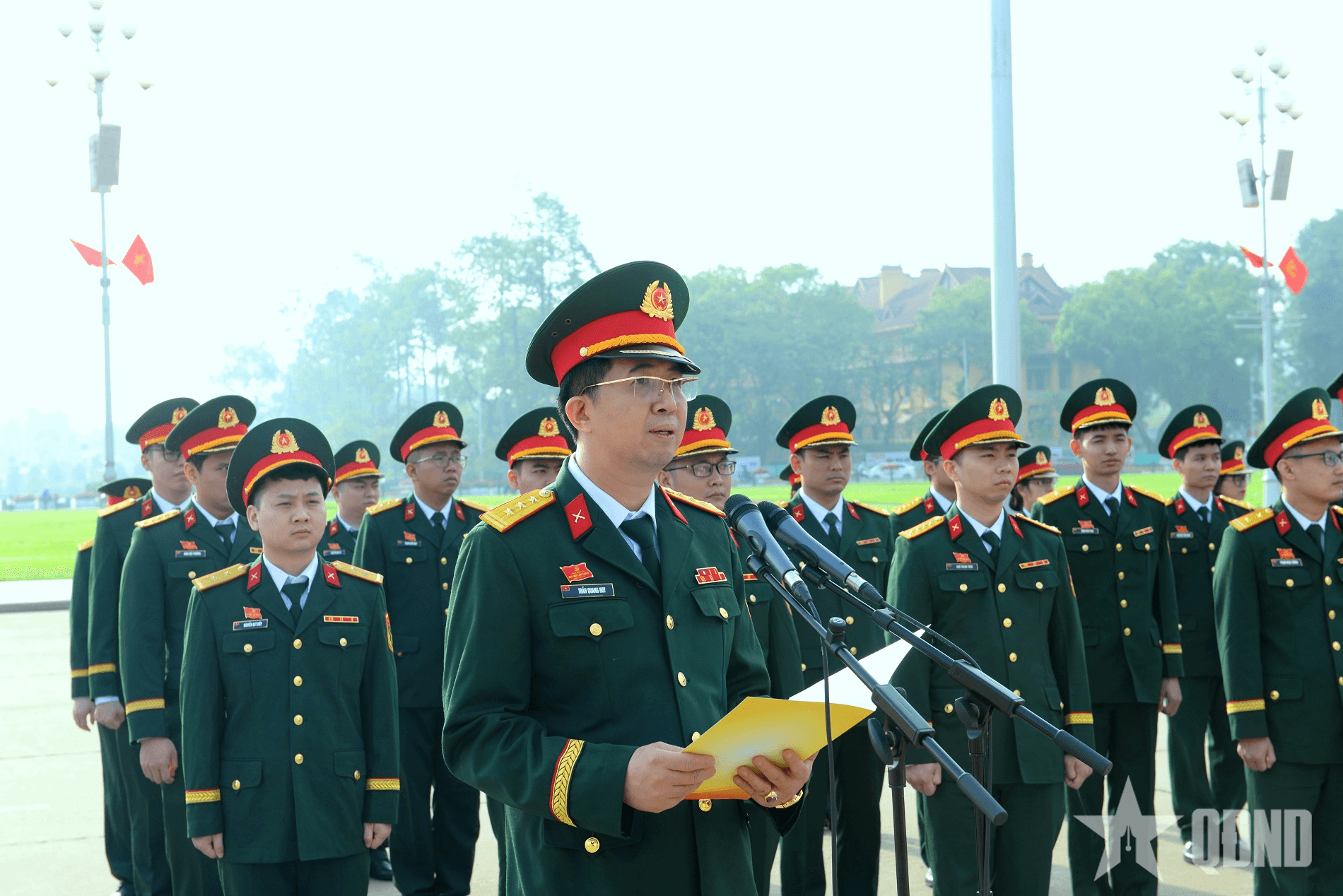 Báo công dâng Bác những kết quả đạt được của Đảng bộ Trung tâm 586