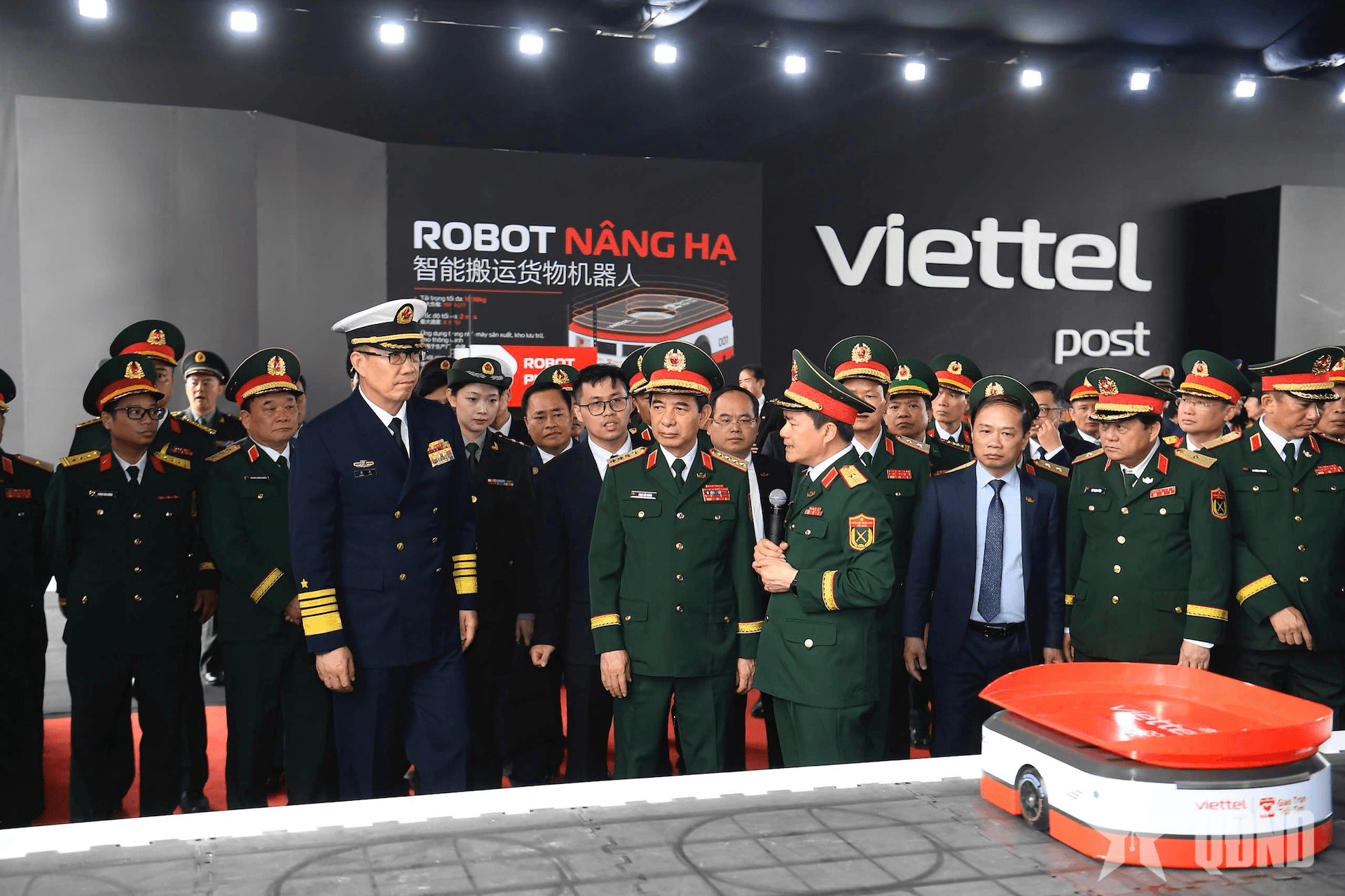 Đại tướng Phan Văn Giang và Thượng tướng Đổng Quân tham quan Công viên Logistics Viettel Lạng Sơn