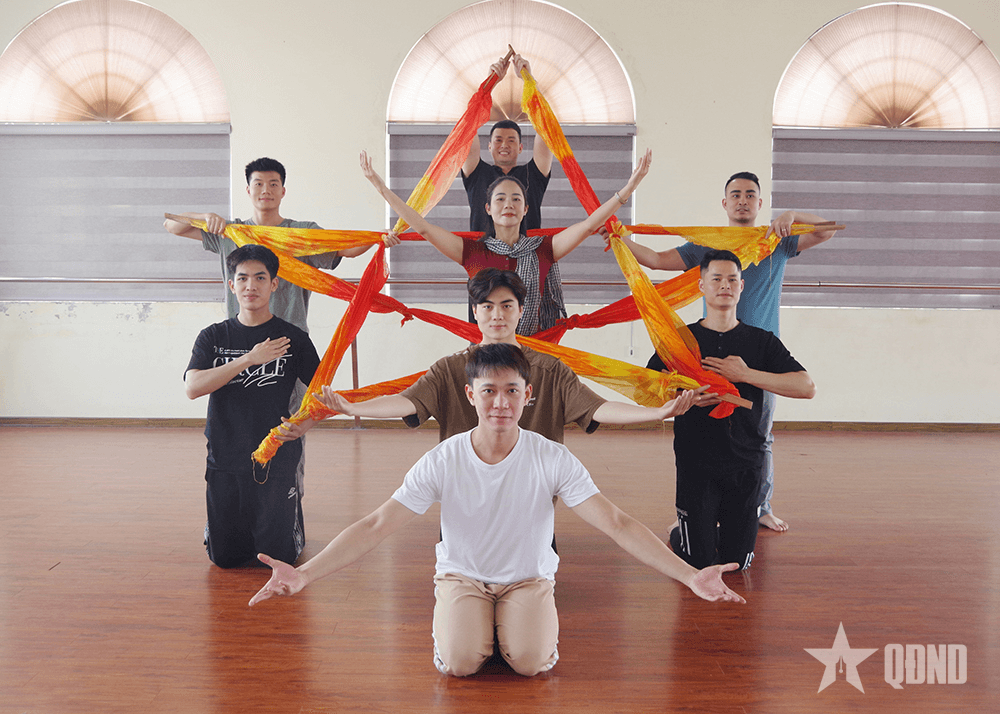 Ba cô cháu cùng tham gia ngày hội thống nhất non sông