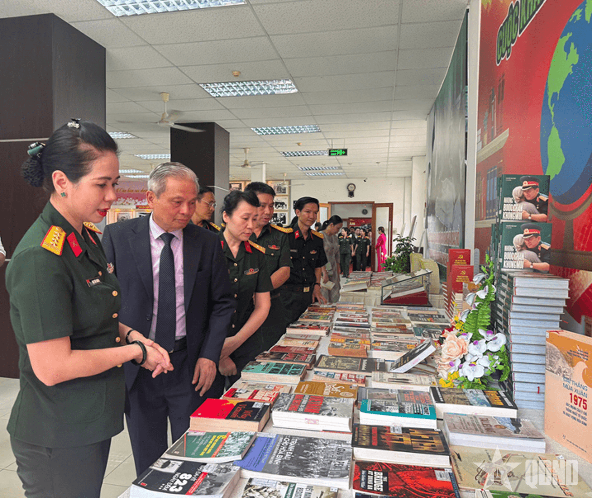 Triển lãm sách báo về “Đại thắng mùa xuân 1975”
