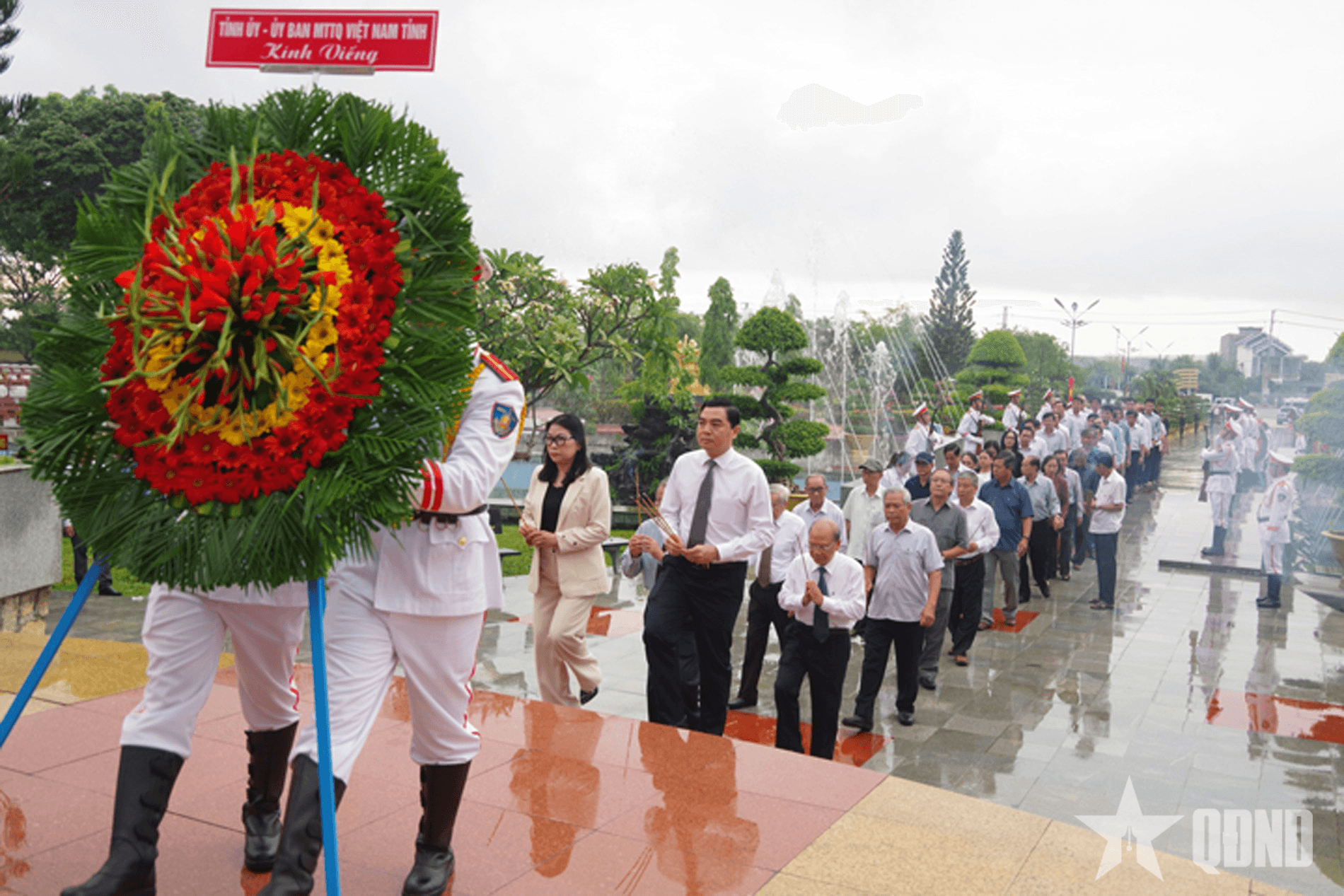 Lãnh đạo Tỉnh Bình Thuận dâng hương tưởng niệm các anh hùng liệt sĩ