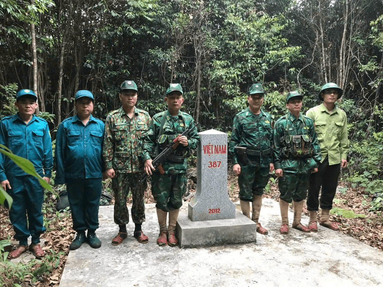 Chung tay bảo vệ rừng đầu nguồn biên giới