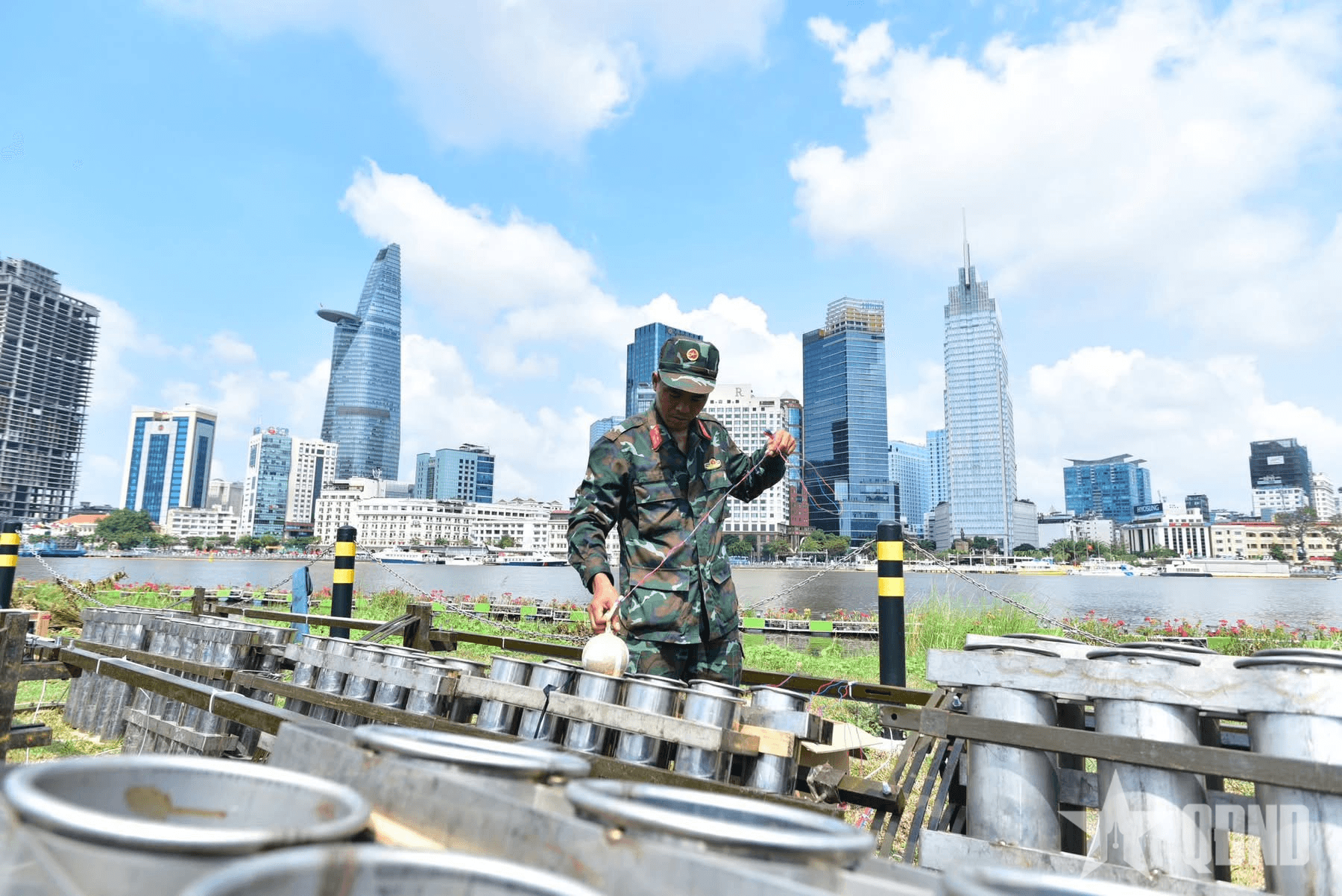 Bộ tư lệnh TP Hồ Chí Minh triển khai trận địa pháo hoa tầm cao