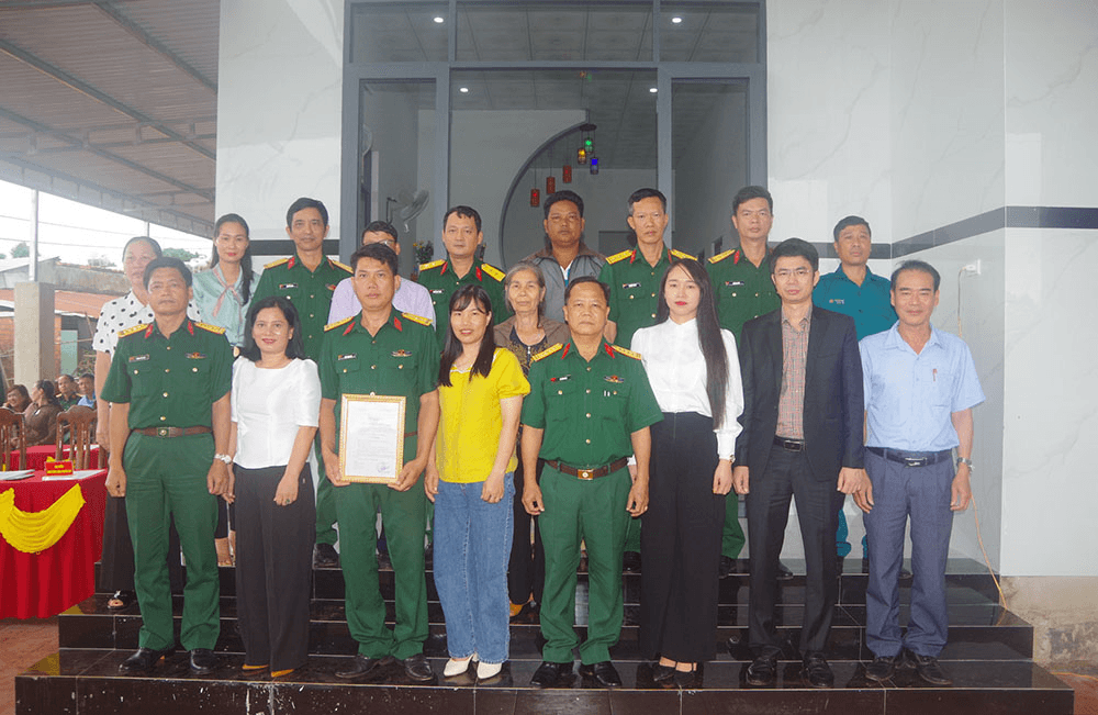 Những ngôi nhà ấm tình đồng đội