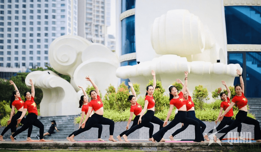 Buổi sớm sôi động trên bãi biển Nha Trang