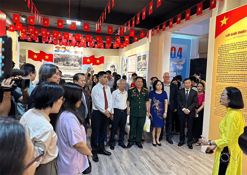 Trưng bày 150 tài liệu, hiện vật chủ đề “Non sông liền một dải”