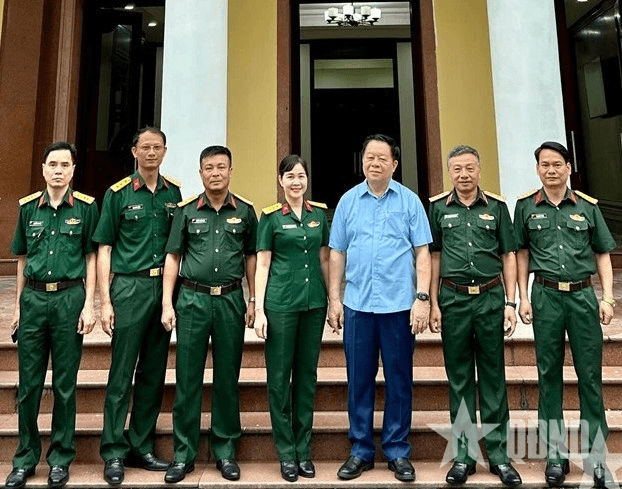 Lãnh đạo Tổng cục Chính trị Quân đội nhân dân Việt Nam thăm, tặng quà đồng chí Nguyễn Trọng Nghĩa