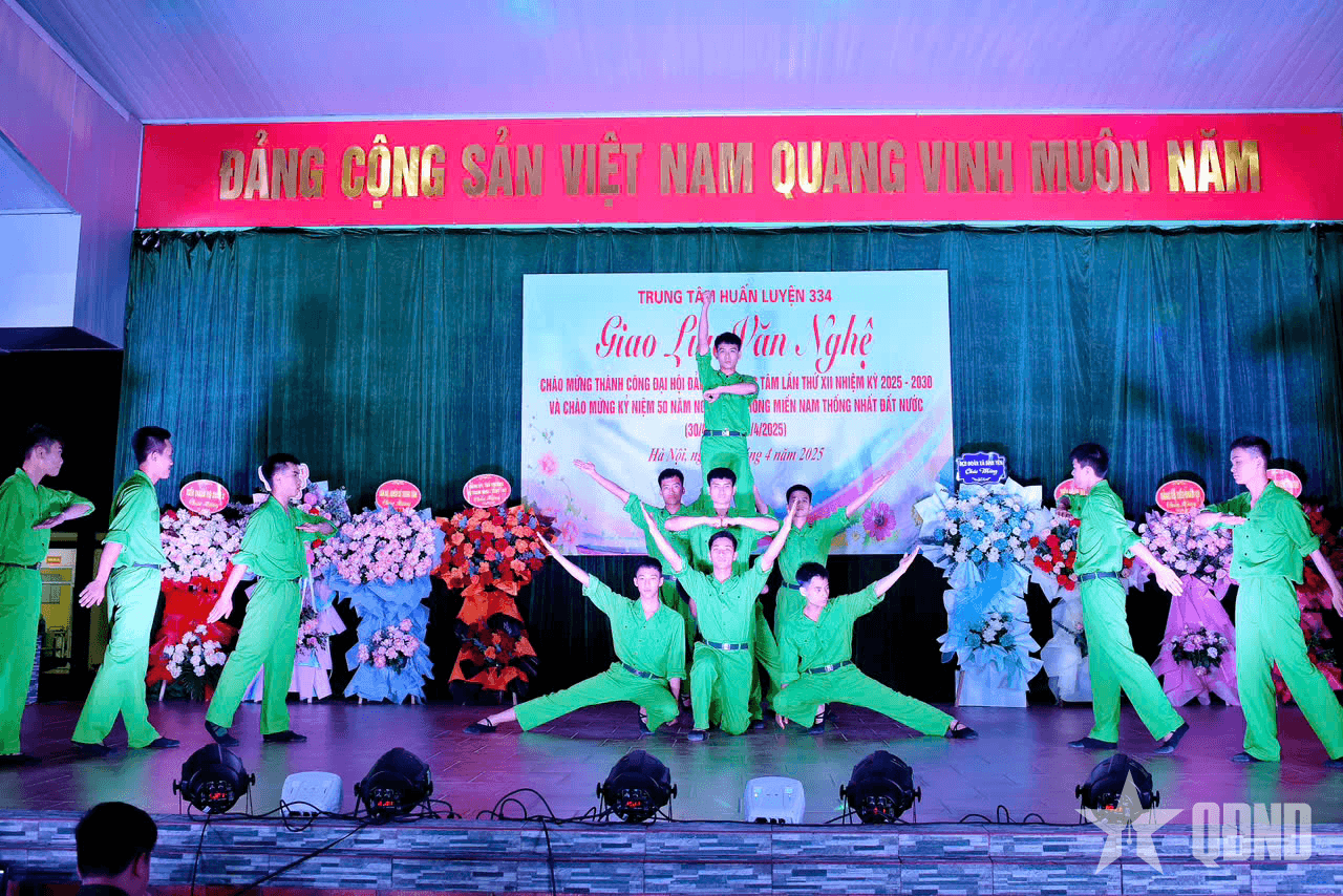 Trung tâm Huấn luyện 334 tổ chức đêm giao lưu văn nghệ