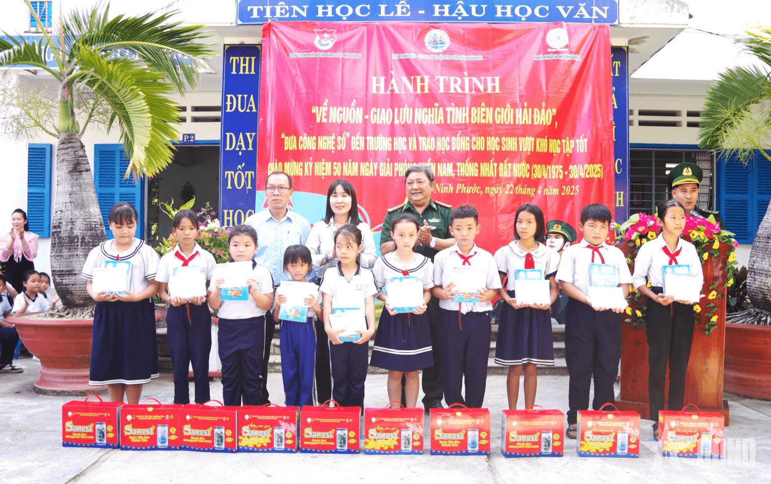 Khánh Hòa: Hành trình về nguồn và giao lưu nghĩa tình biên giới hải đảo