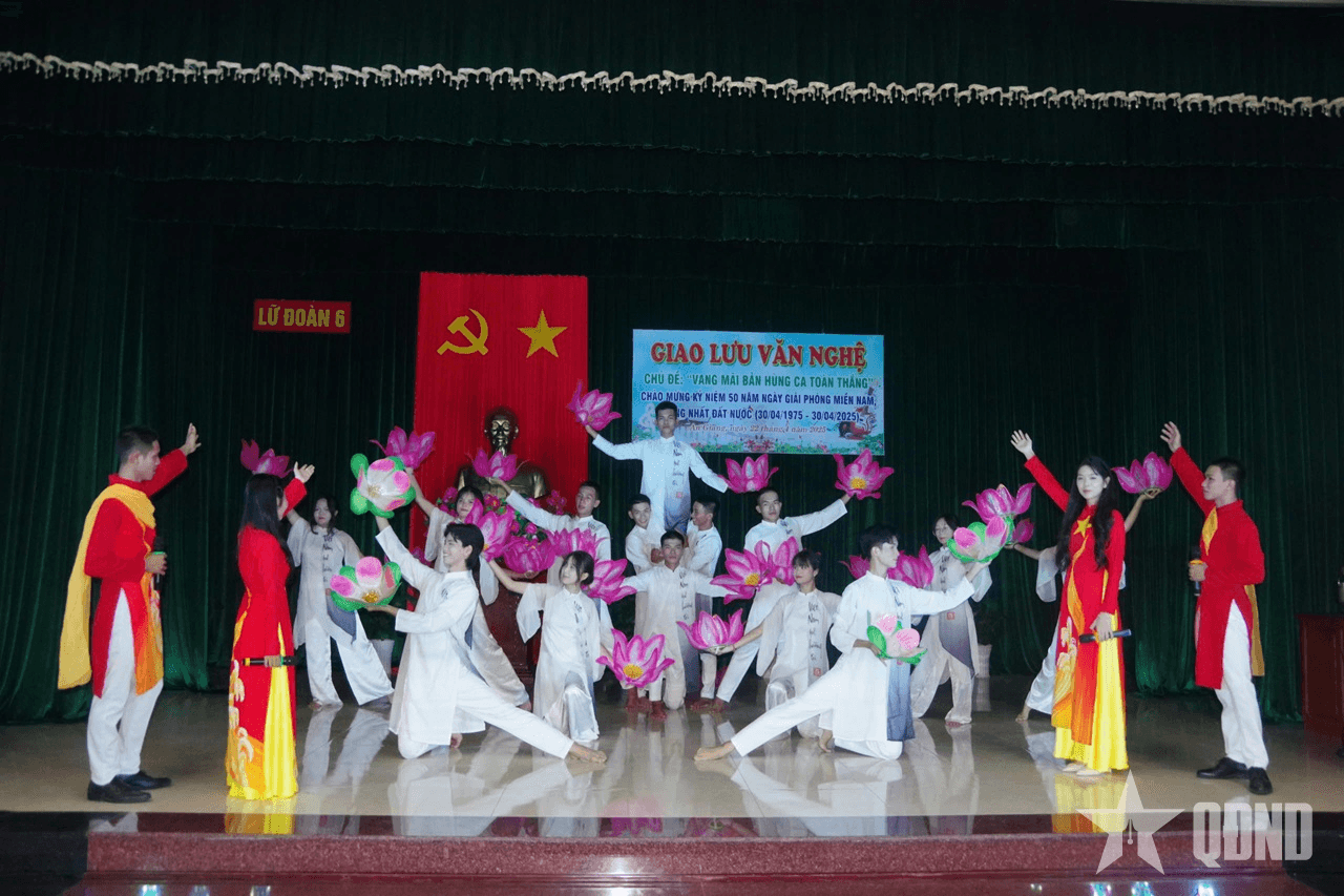 Quân khu 9: Giao lưu văn nghệ “Vang mãi bản hùng ca toàn thắng”