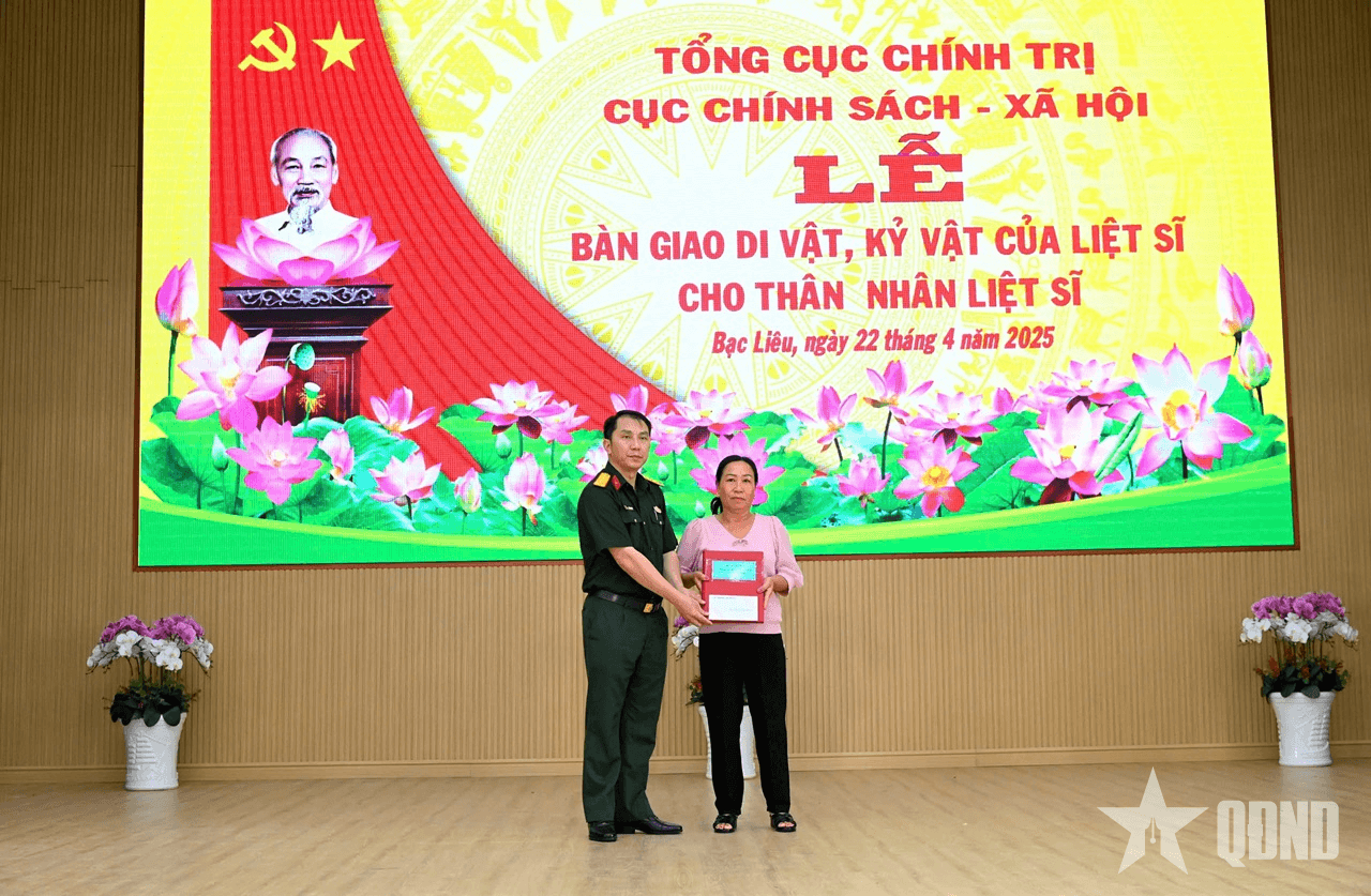 Tổng cục Chính trị bàn giao di vật, kỷ vật cho thân nhân liệt sĩ tại Bạc Liêu