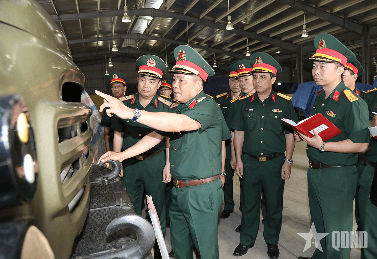 Chủ nhiệm Tổng cục Hậu cần - Kỹ thuật kiểm tra Kho 190/Cục Xăng dầu