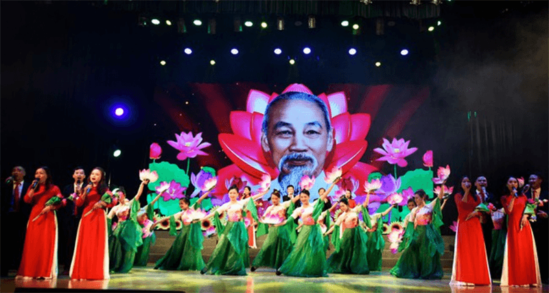 Hội diễn nghệ thuật quần chúng "Tiếng hát Làng Sen" kỷ niệm Ngày sinh Chủ tịch Hồ Chí Minh
