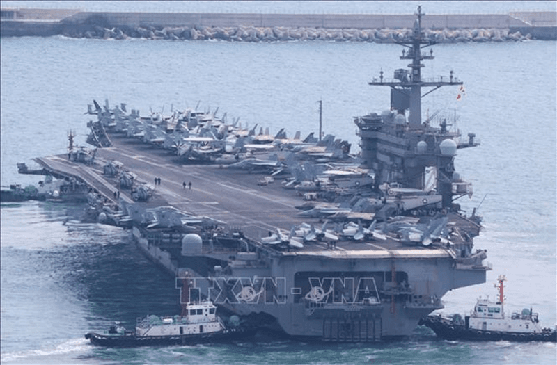 Houthi tấn công 2 tàu sân bay Mỹ