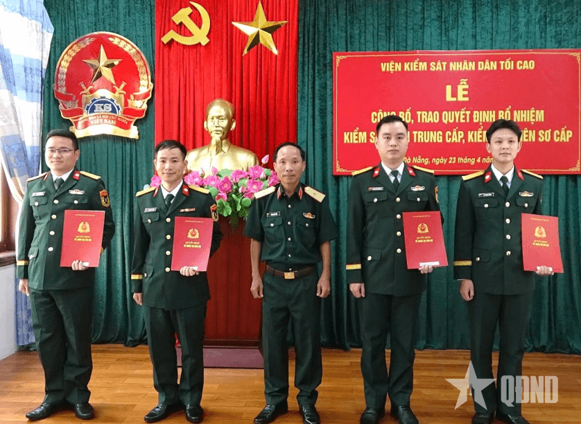 Viện Kiểm sát Quân sự Quân khu 5 trao quyết định bổ nhiệm kiểm sát viên