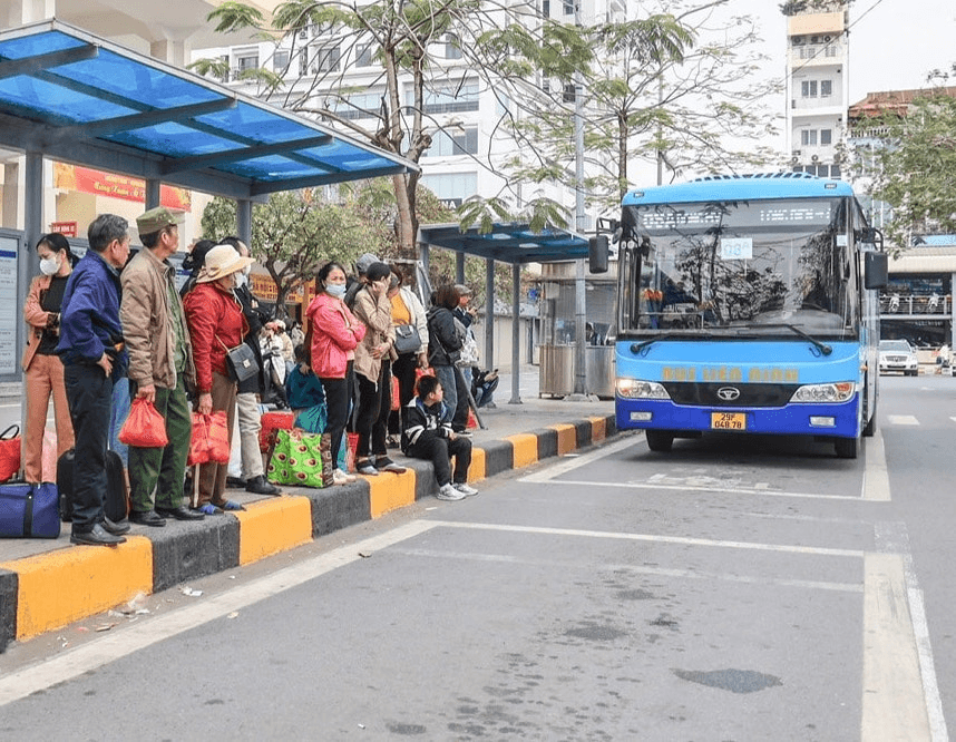 Lượng khách tại các bến xe ở Hà Nội dự báo tăng 1,5 đến 2 lần dịp nghỉ lễ 30-4, 1-5