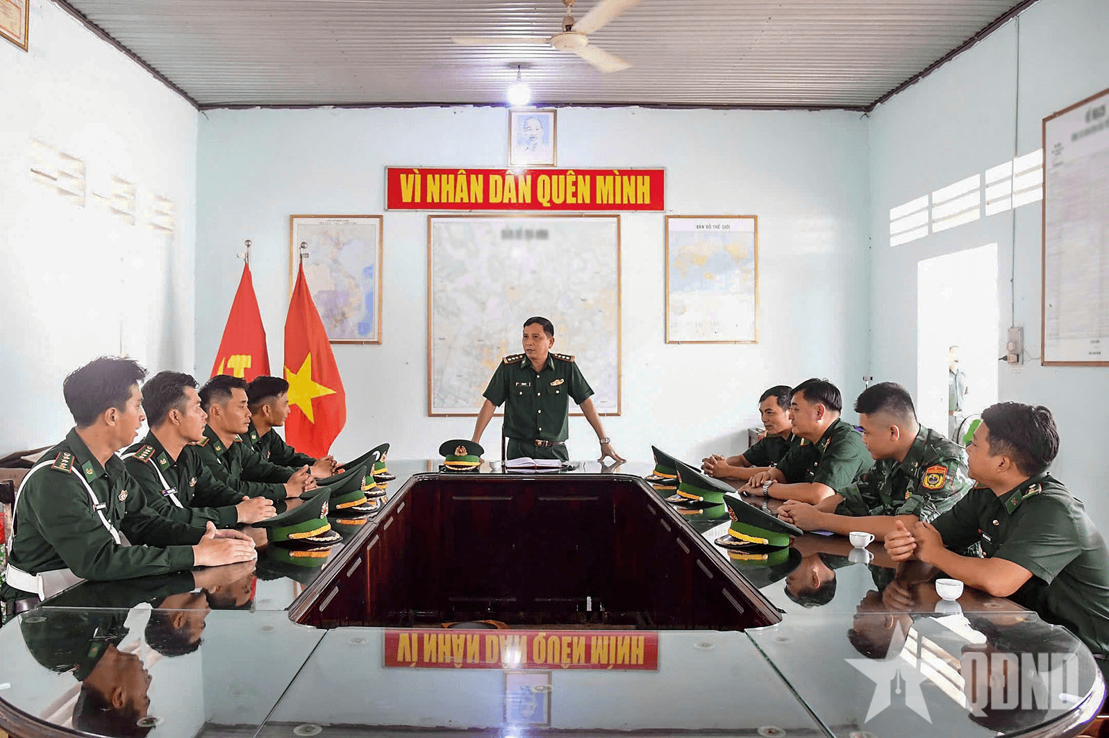 Hải đoàn Biên phòng 18 thăm, động viên cán bộ, chiến sĩ tham gia thực hiện nhiệm vụ diễu binh, diễu hành