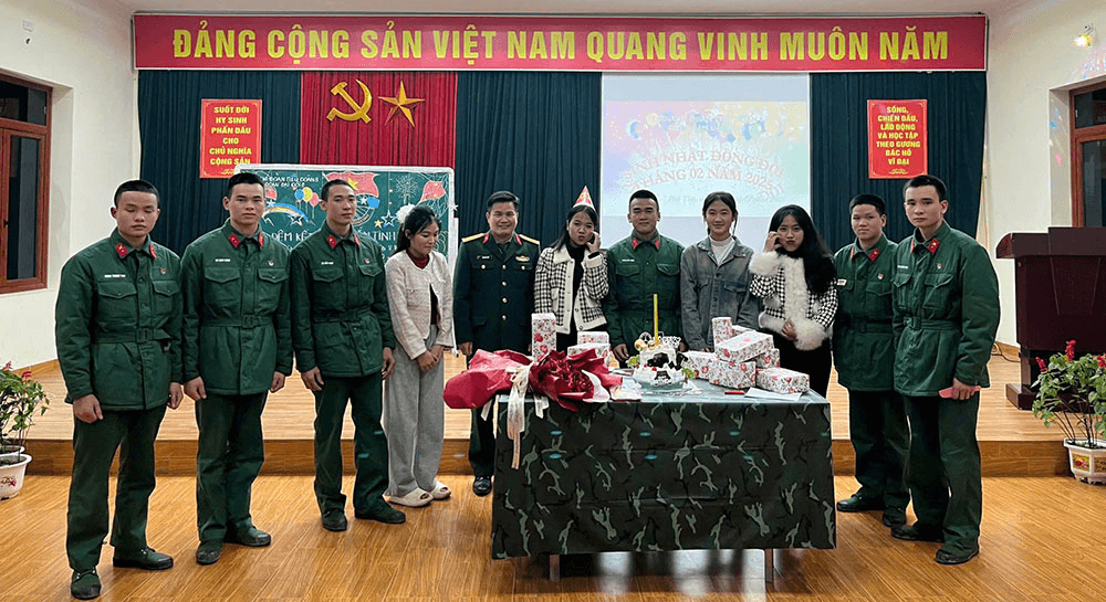 "Kết thân đồng đội" cùng chiến sĩ mới