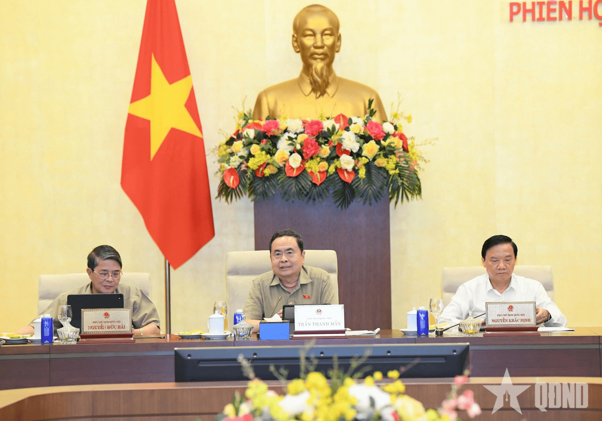 Chủ tịch Quốc hội Trần Thanh Mẫn cho ý kiến về ứng dụng chuyển đổi số của Quốc hội