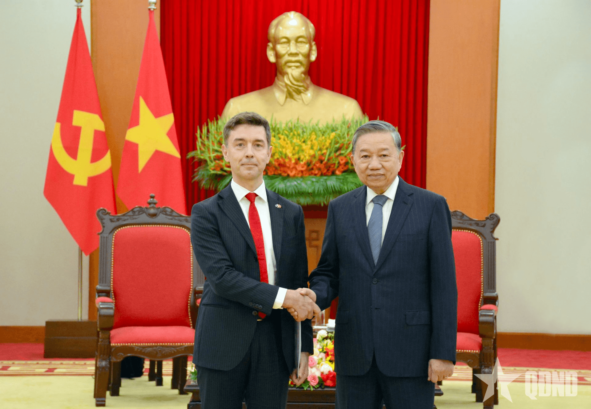 Tổng Bí thư Tô Lâm tiếp Đại sứ Liên minh châu Âu Julien Guerrier