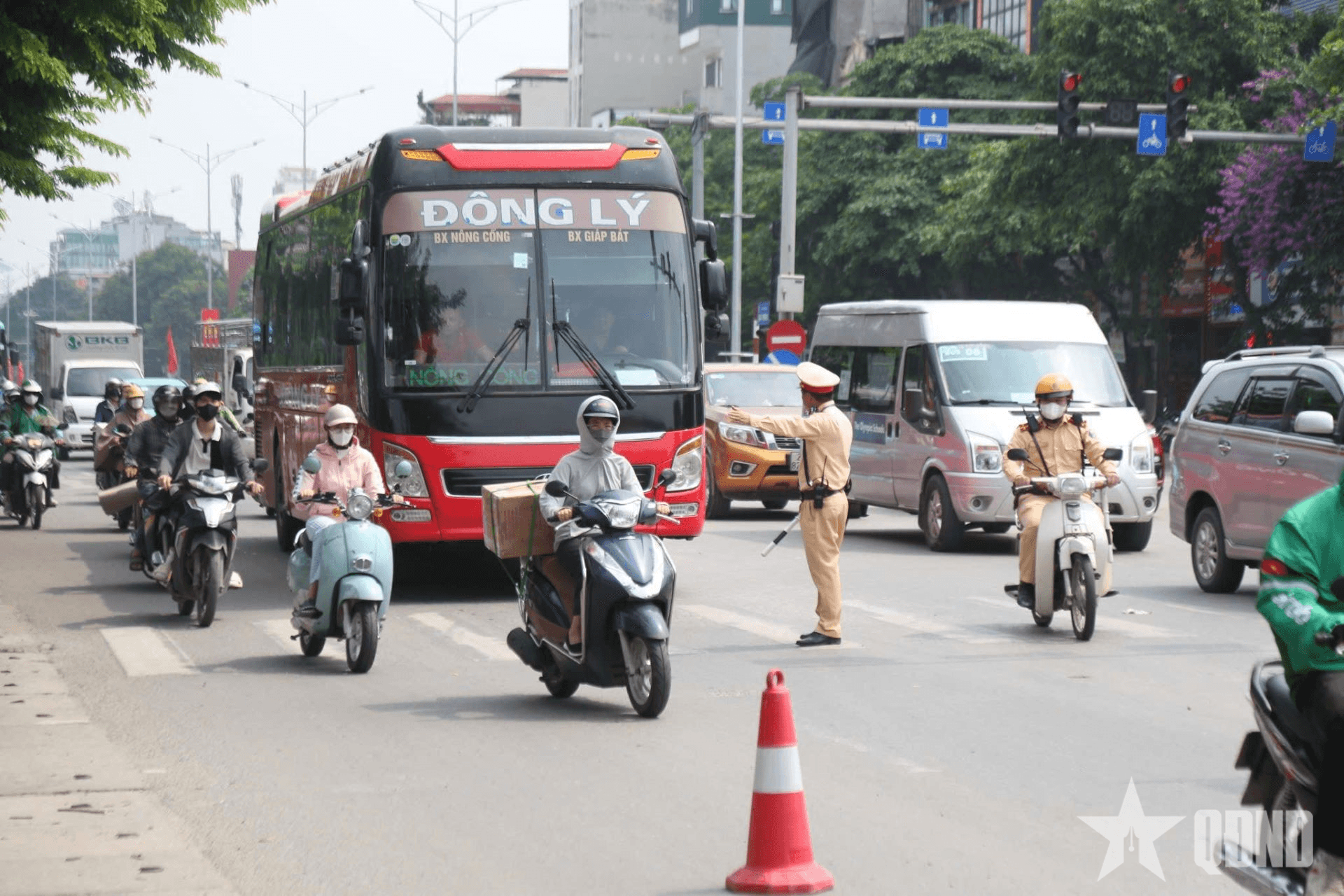 Ra quân cao điểm bảo đảm trật tự an toàn giao thông dịp Lễ 30-4 và 1-5