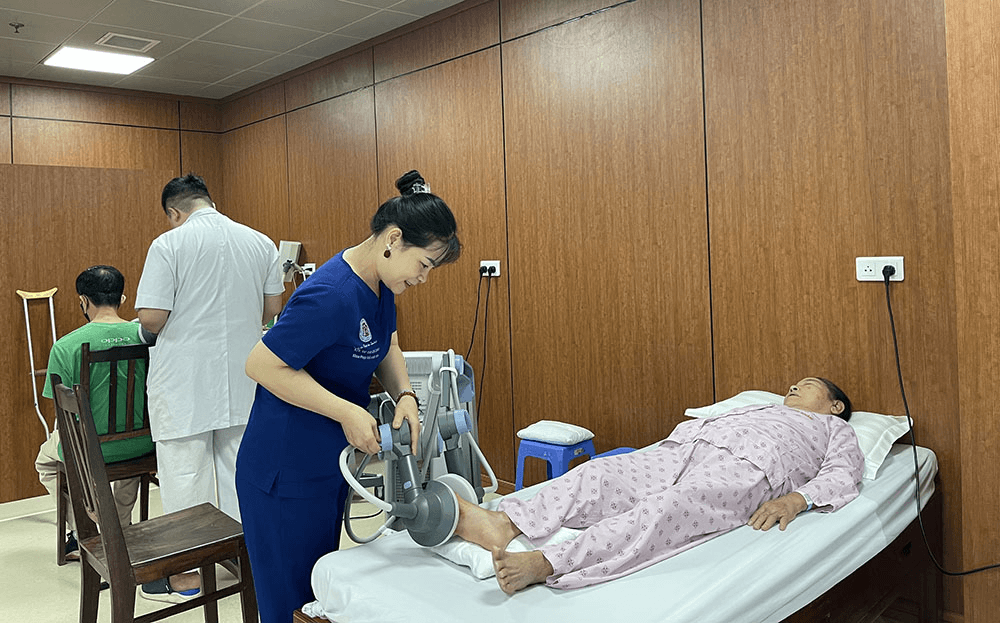 Xây dựng phẩm chất “từ mẫu” cho đội ngũ thầy thuốc
