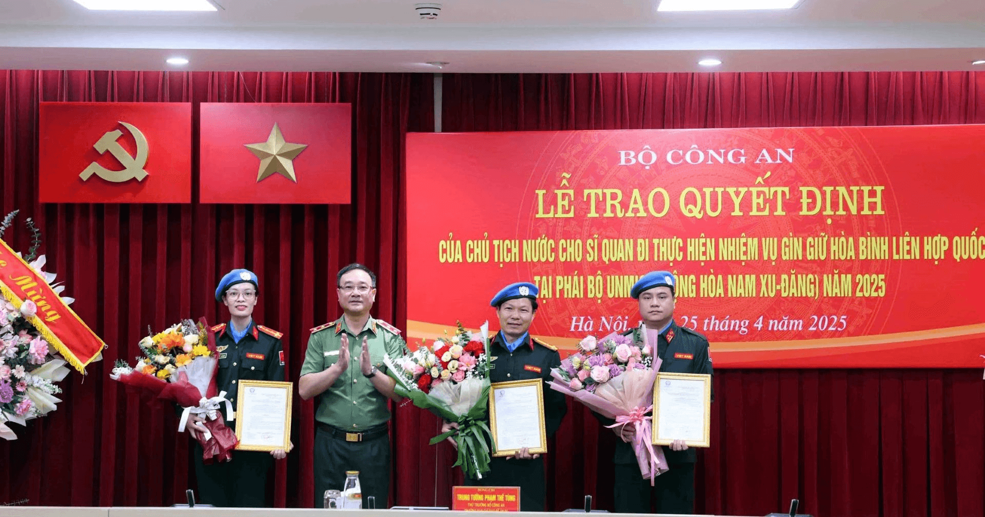 Trao quyết định của Chủ tịch nước cho sĩ quan Công an thực hiện nhiệm vụ gìn giữ hòa bình Liên hợp quốc