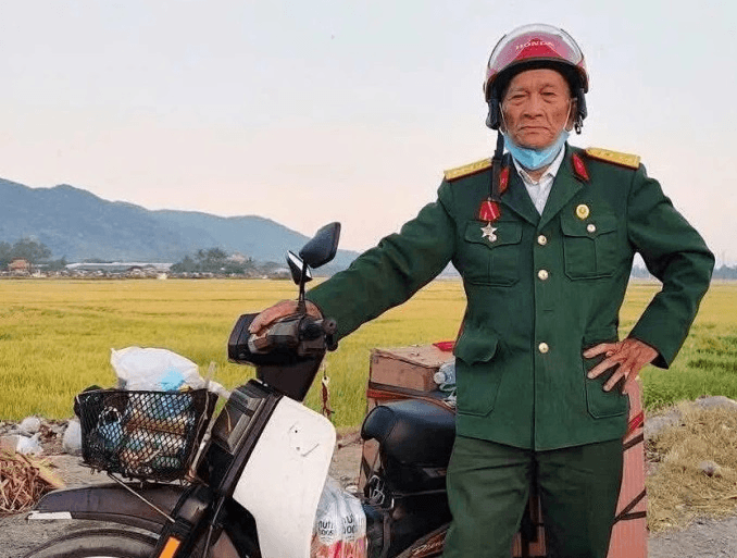 Cựu chiến binh vượt hơn 1.200km vào TP Hồ Chí Minh gây xúc động với truyền thông Mỹ Latin