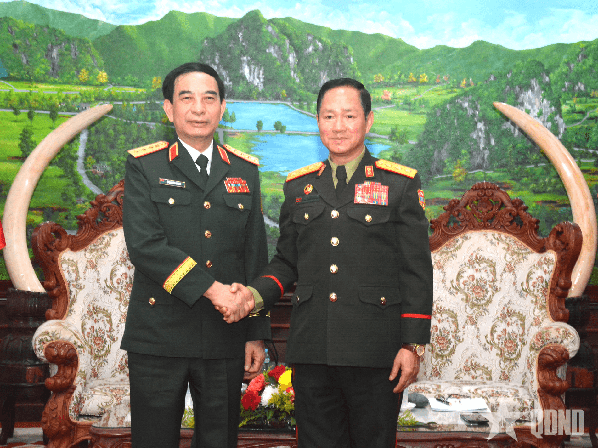 Đại tướng Phan Văn Giang gặp Bộ trưởng Bộ Quốc phòng Lào