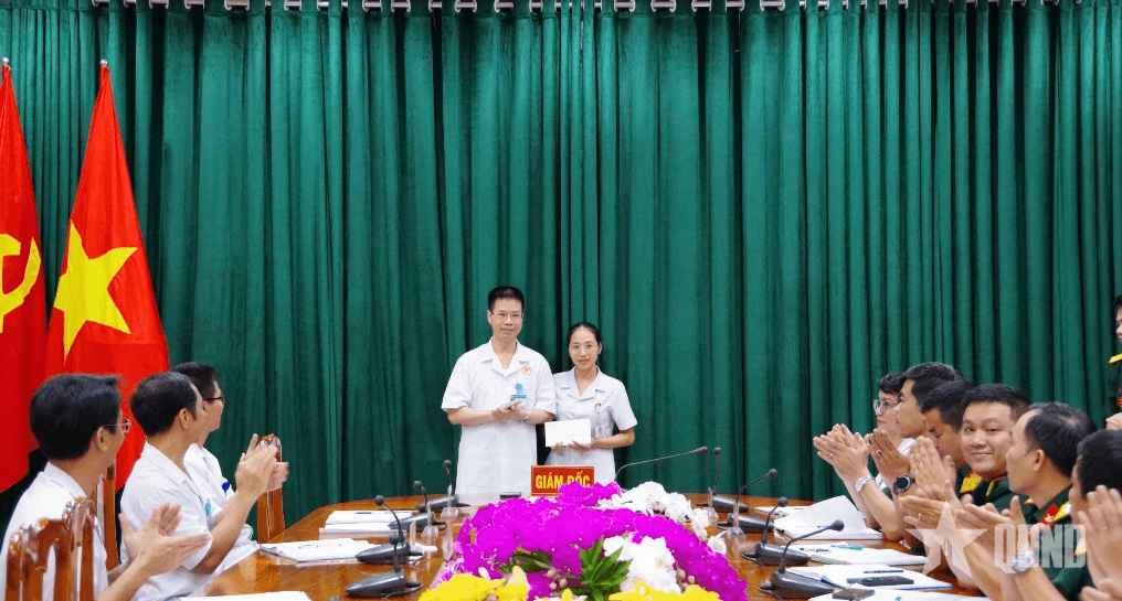 Bệnh viện 87 khen thưởng nữ điều dưỡng kịp thời cứu sống bệnh nhi