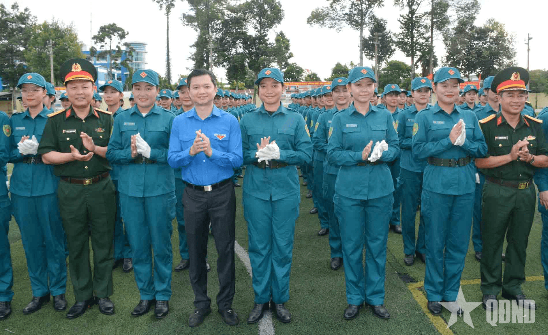 Trung ương Đoàn và Ban Thanh niên Quân đội thăm, tặng quà, động viên các khối diễu binh, diễu hành
