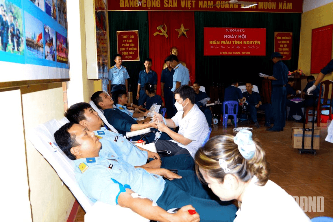 Tuổi trẻ Sư đoàn 372 xung kích hiến máu tình nguyện