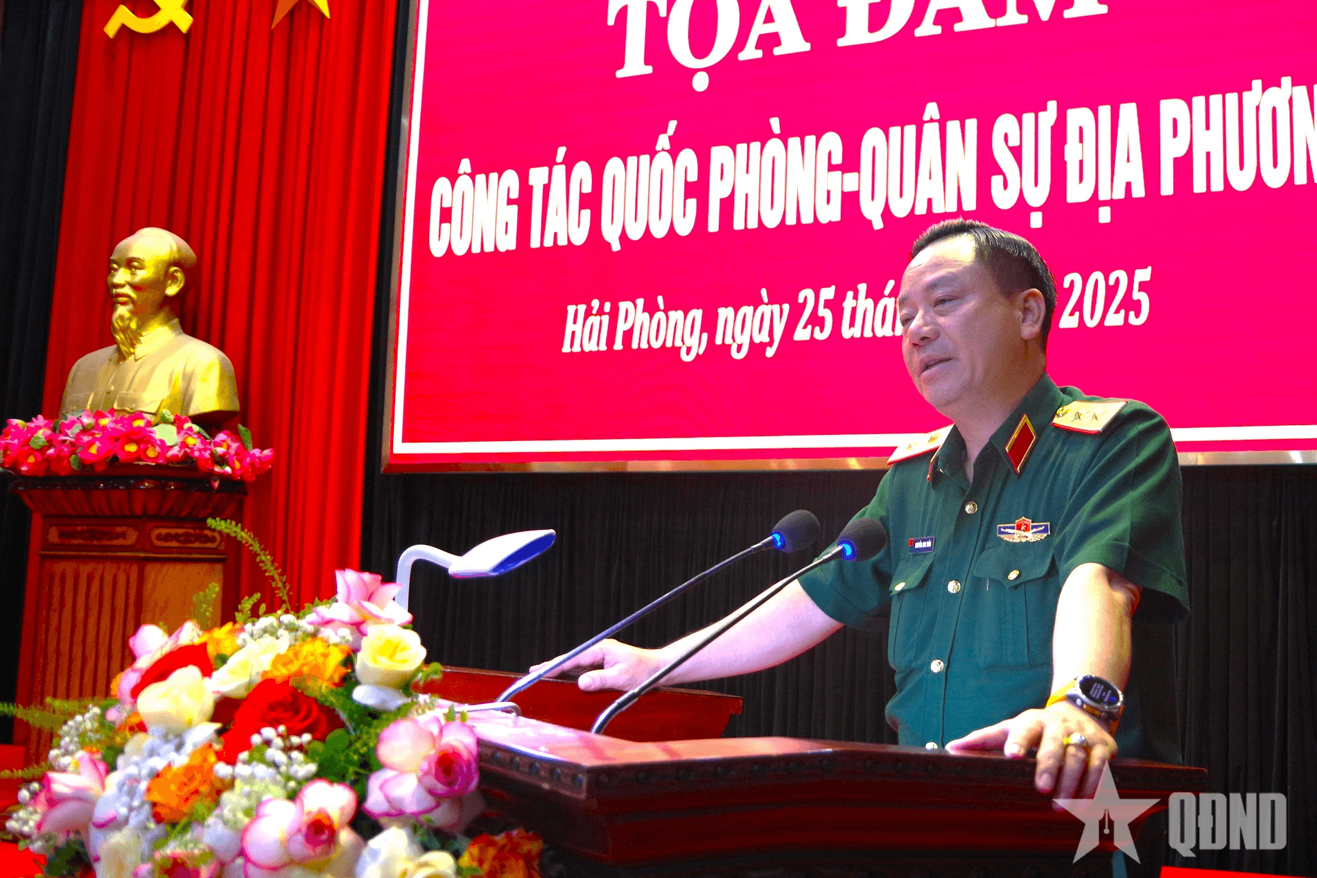Đoàn công tác Học viện Quốc phòng nghiên cứu thực tế tại Bộ CHQS TP Hải Phòng