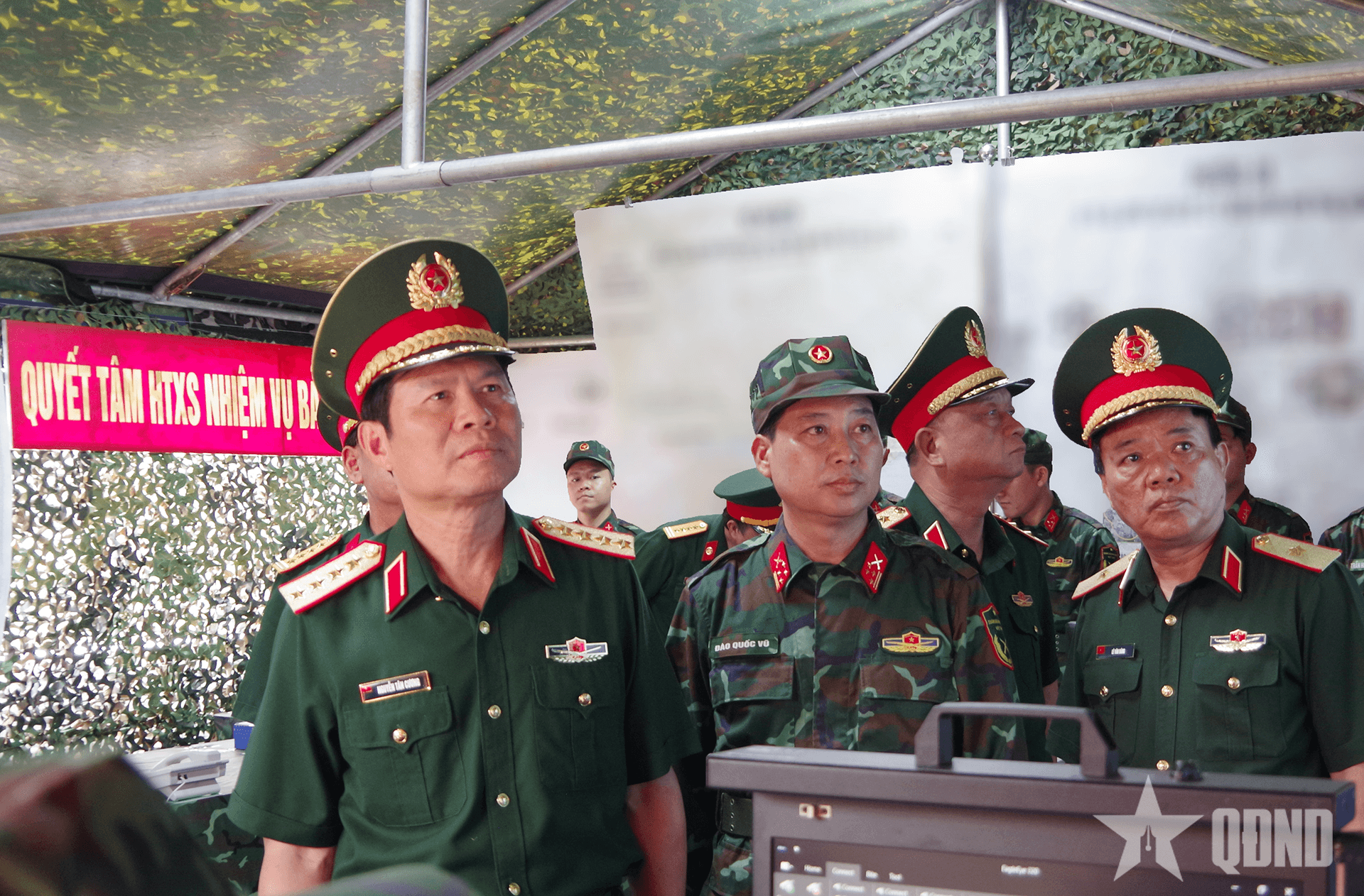 Đại tướng Nguyễn Tân Cương kiểm tra công tác sẵn sàng chiến đấu bảo vệ các hoạt động Lễ kỷ niệm 50 năm giải phóng miền Nam