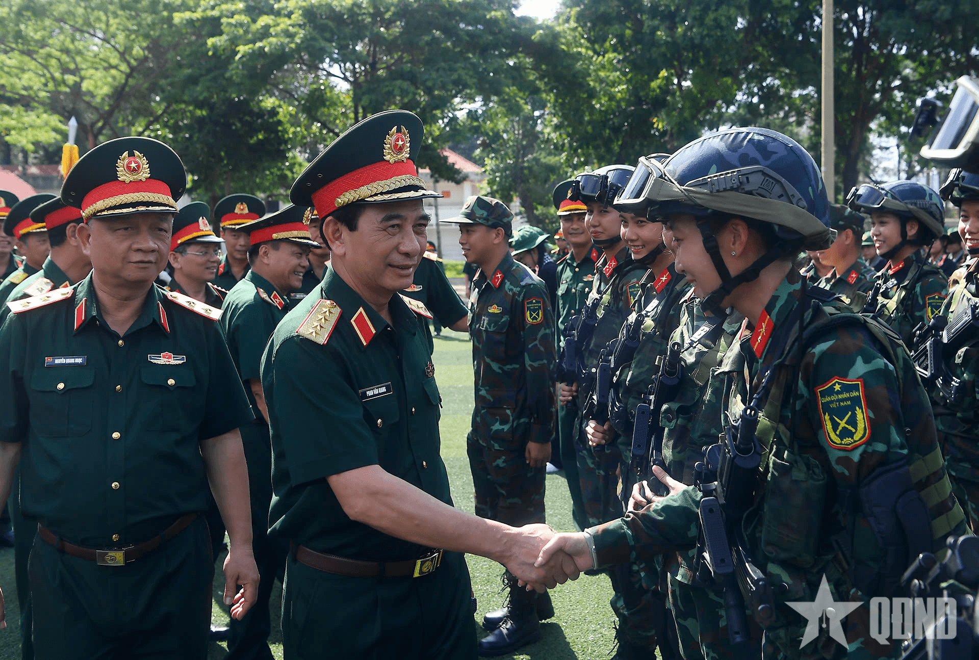 Đại tướng Phan Văn Giang thăm các lực lượng pháo lễ, diễu binh, diễu hành