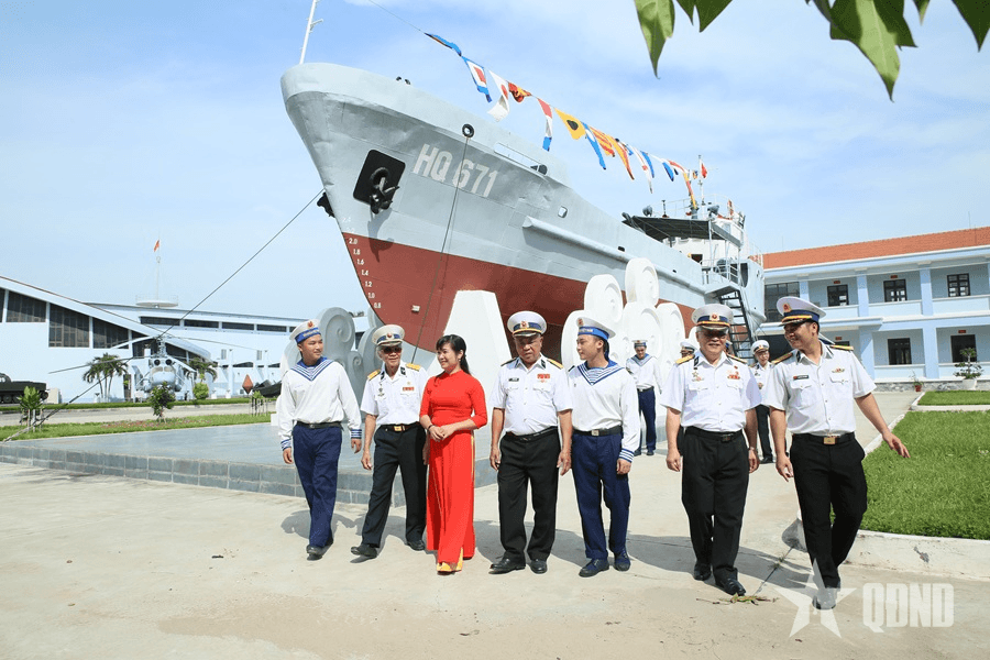 Con tàu 2 lần được tuyên dương Anh hùng