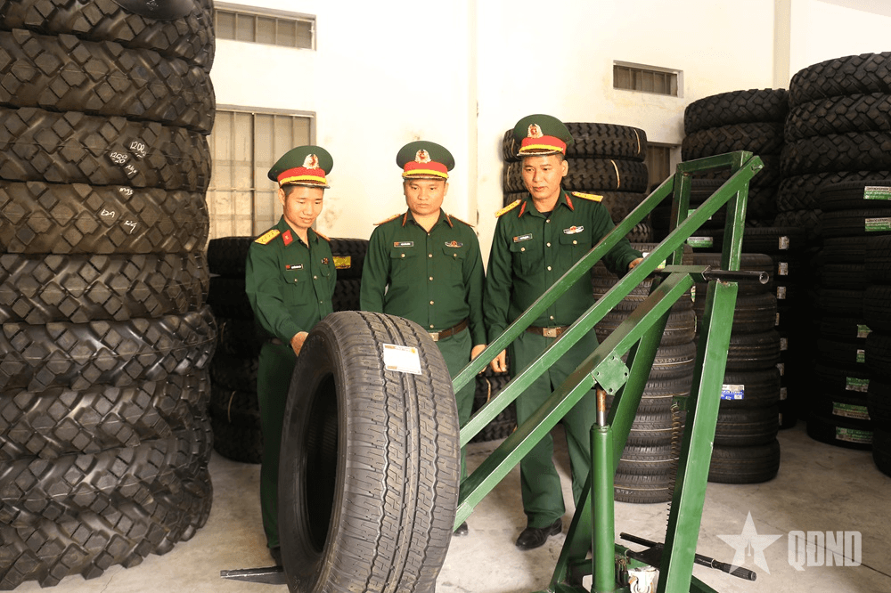 Người lính kho tận tụy, sáng tạo trong công việc