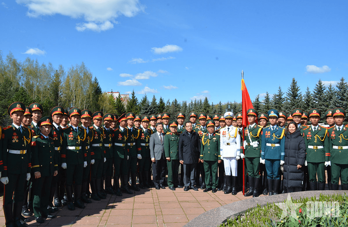 Đại sứ Việt Nam tại Nga thăm đoàn Quân đội nhân dân Việt Nam tham gia Lễ duyệt binh tại Quảng trường Đỏ
