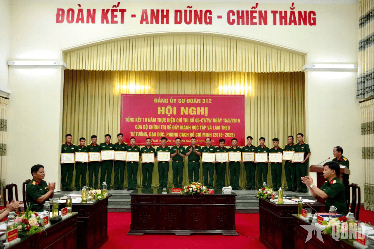 Sư đoàn 312 tổng kết 10 năm thực hiện Chỉ thị 05 của Bộ Chính trị