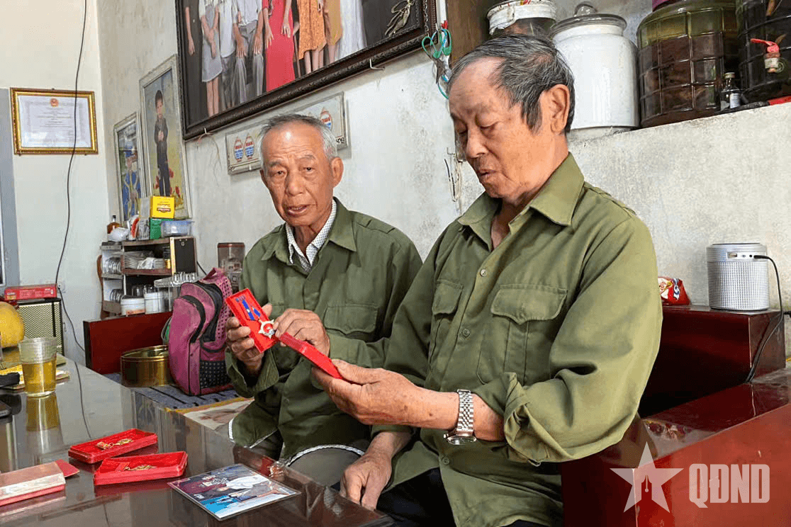 Cái nắm tay ngày ấy...