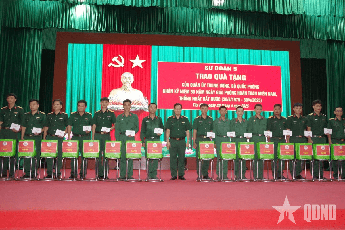 Sư đoàn 5 trao quà của Quân ủy Trung ương, Bộ Quốc phòng tặng quân nhân có hoàn cảnh khó khăn