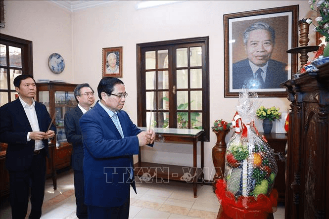 Thủ tướng Phạm Minh Chính dâng hương tưởng nhớ Chủ tịch Hội đồng Bộ trưởng Phạm Hùng và Thủ tướng Võ Văn Kiệt